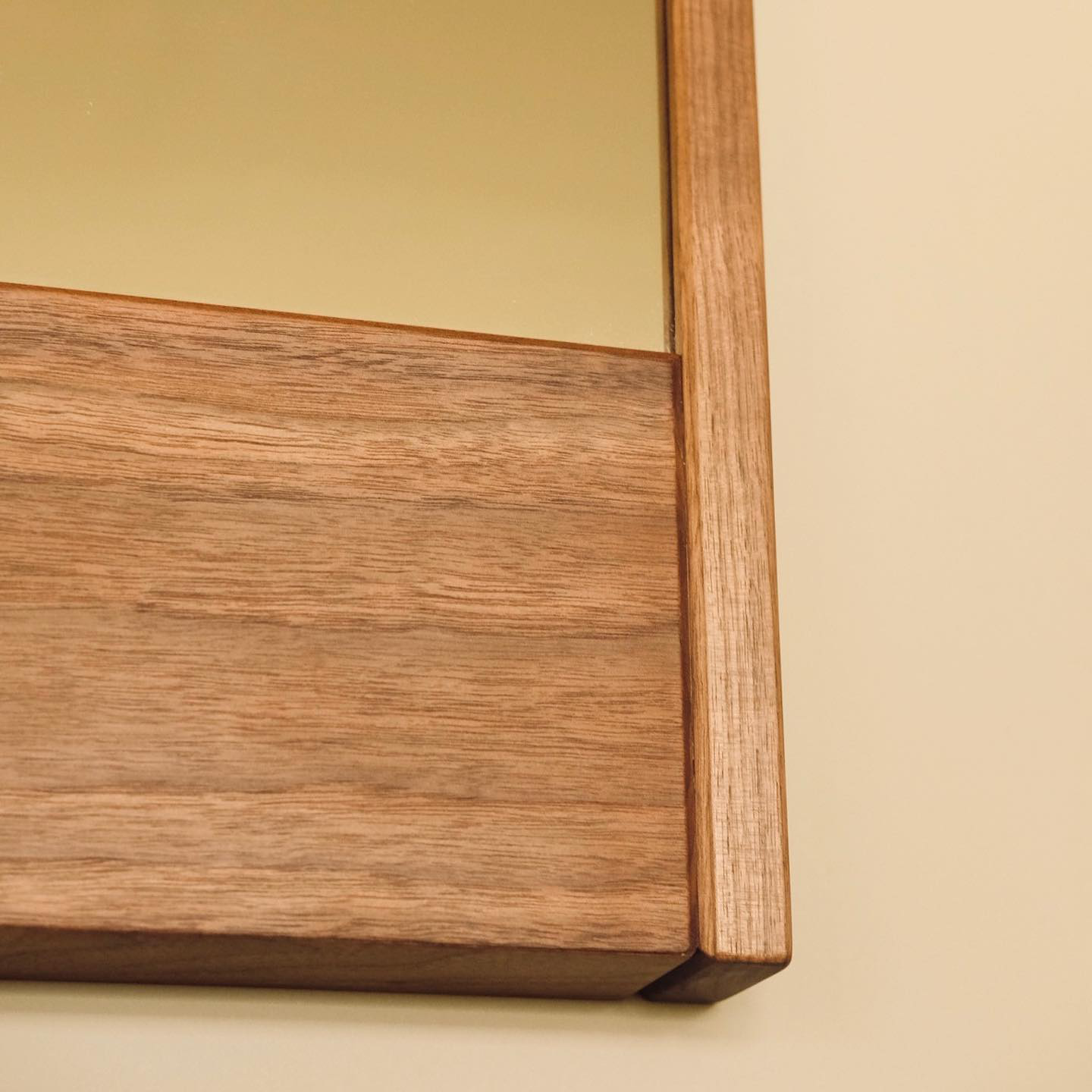 Breeze Mirror