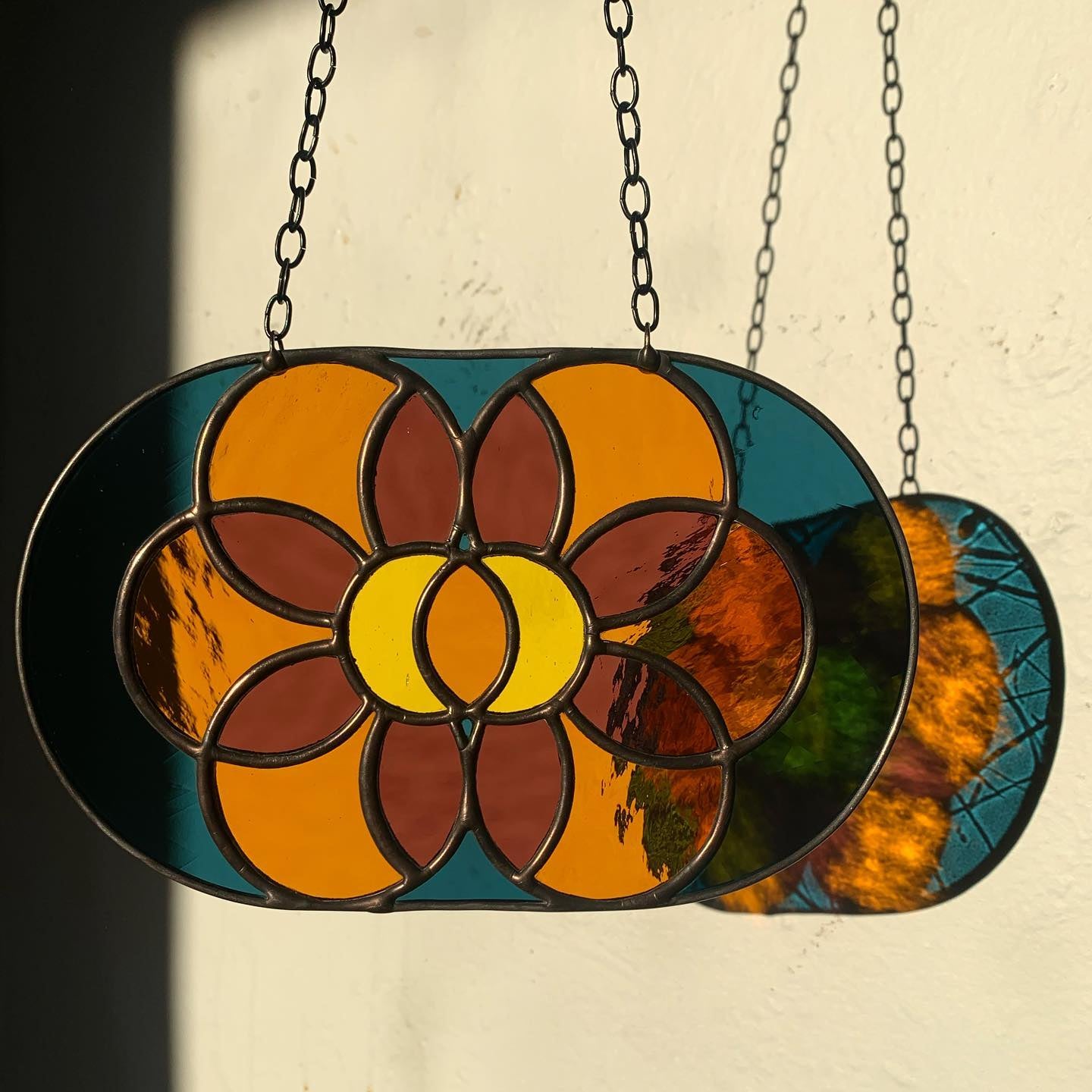 That 70s Burst Window Hanger