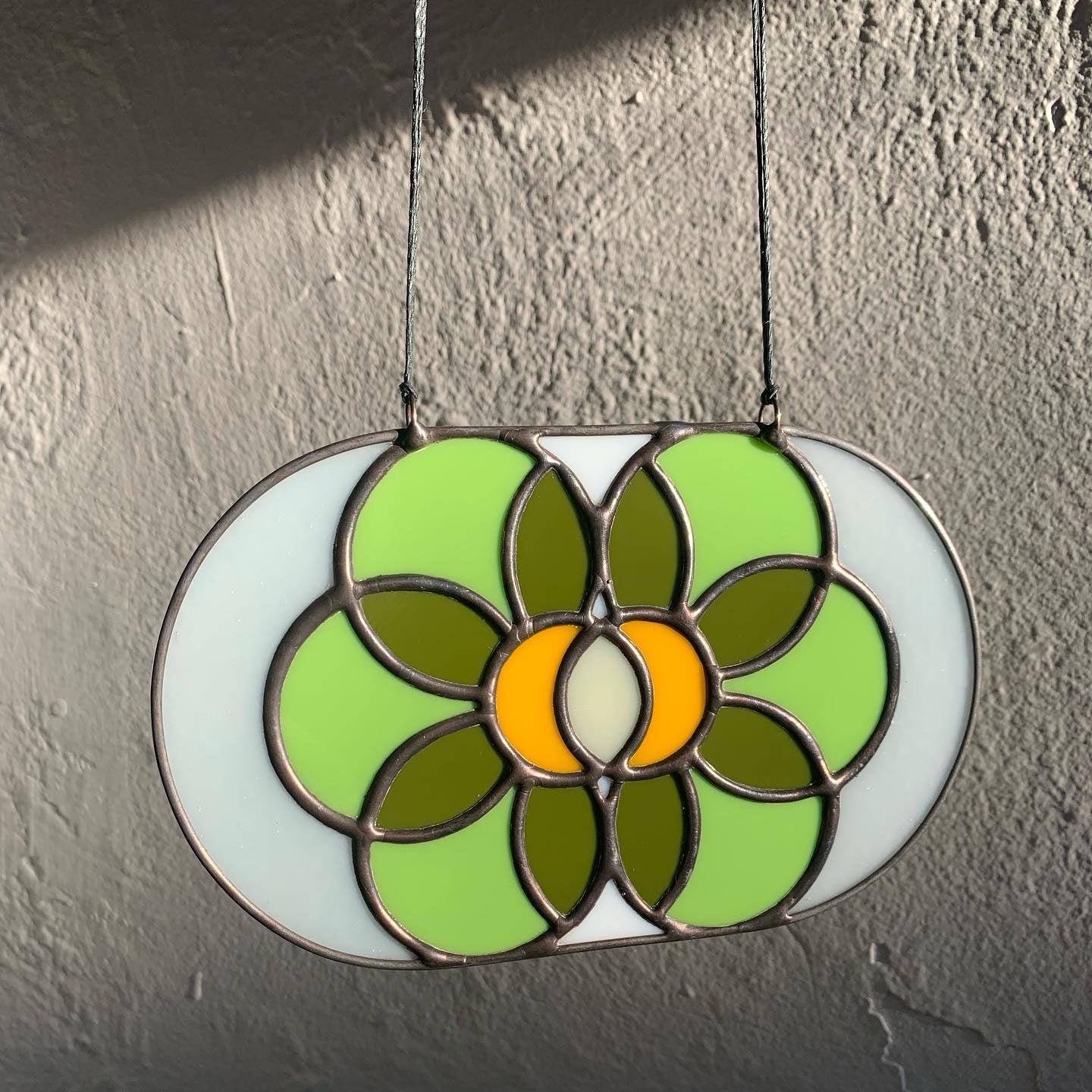 That 70s Burst Window Hanger
