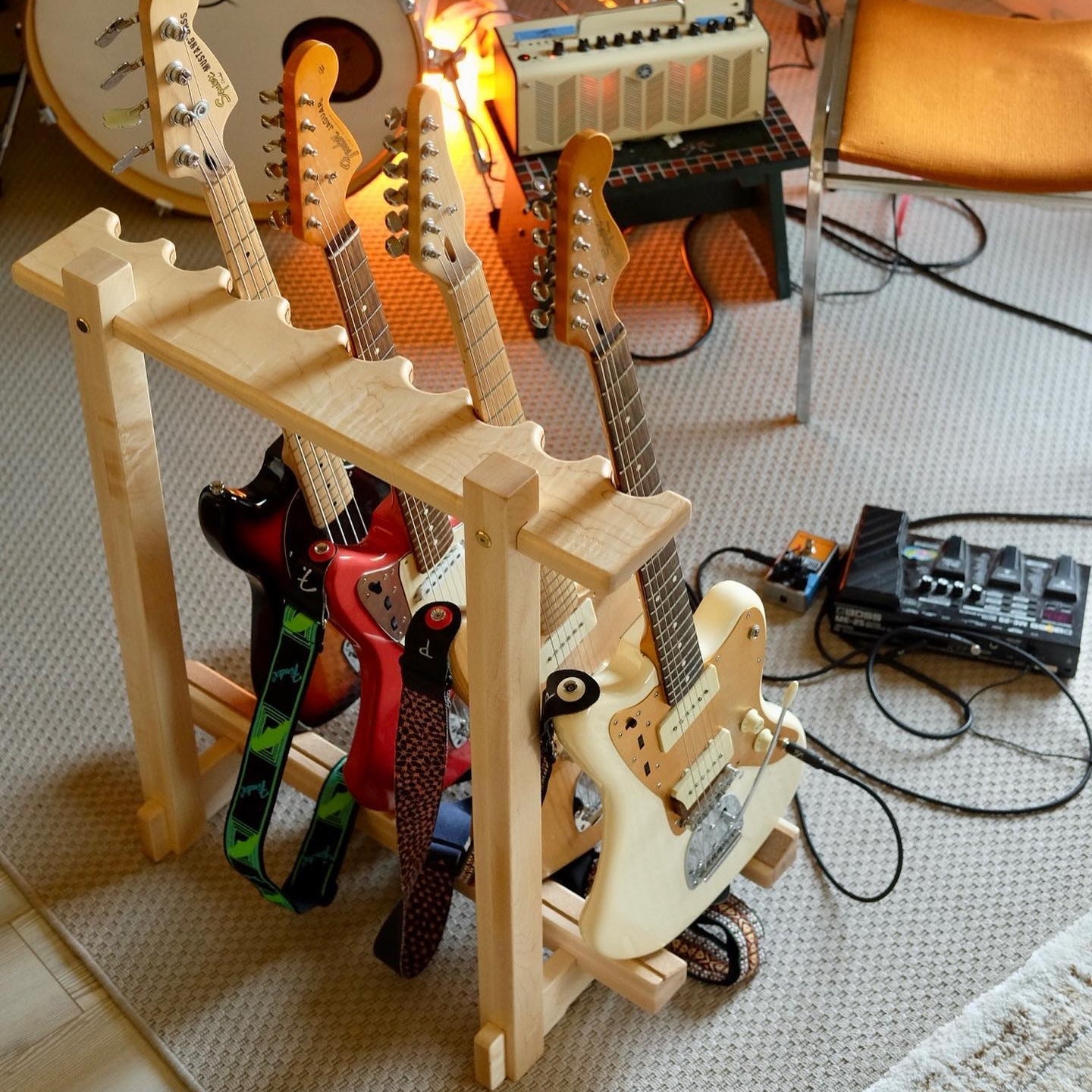 Court Guitar Rack