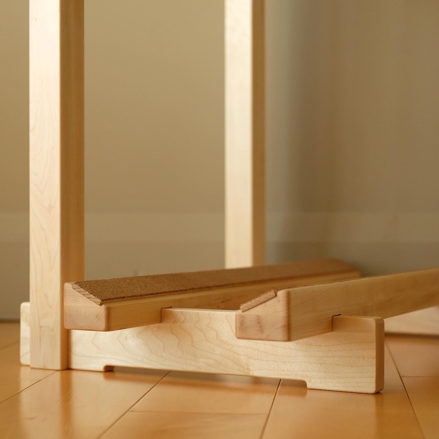 Court Guitar Rack
