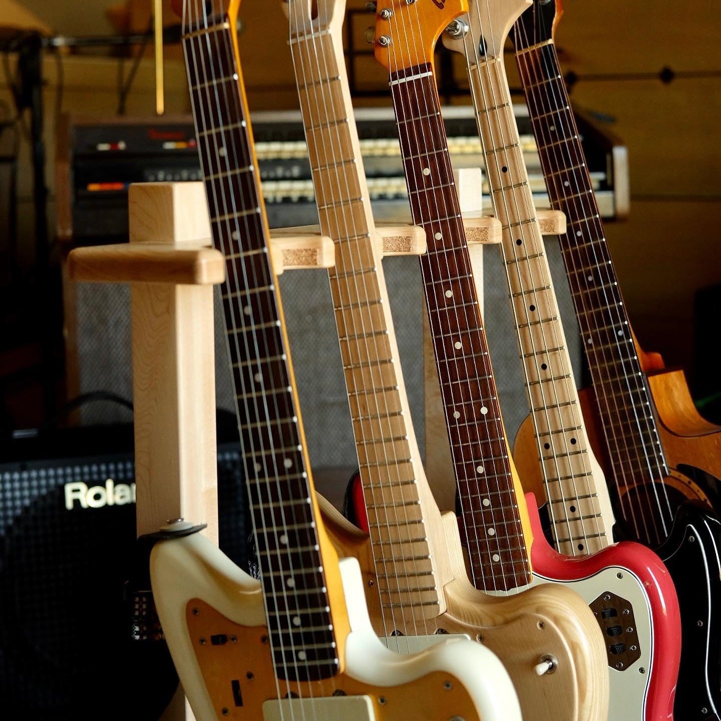 Court Guitar Rack