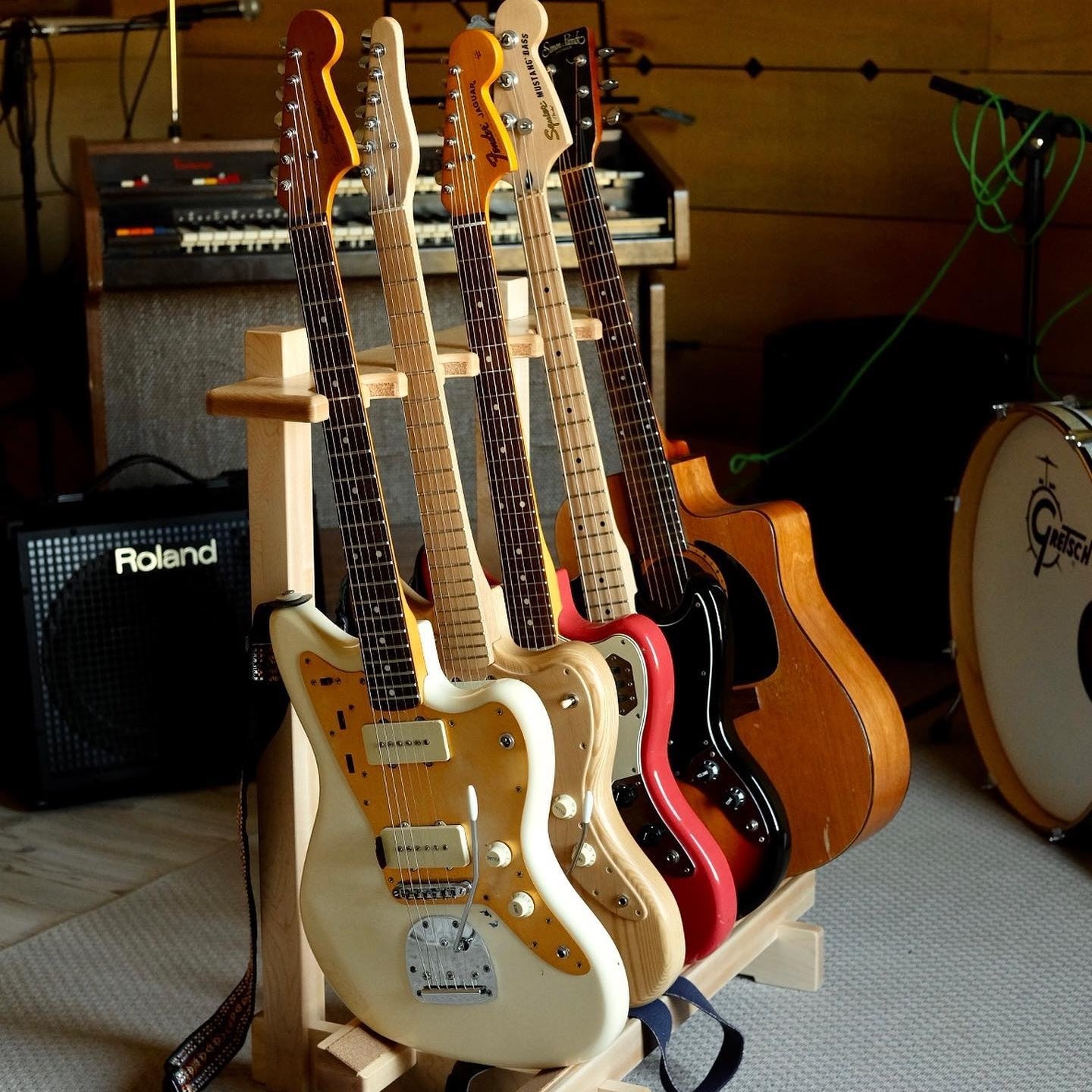 Court Guitar Rack