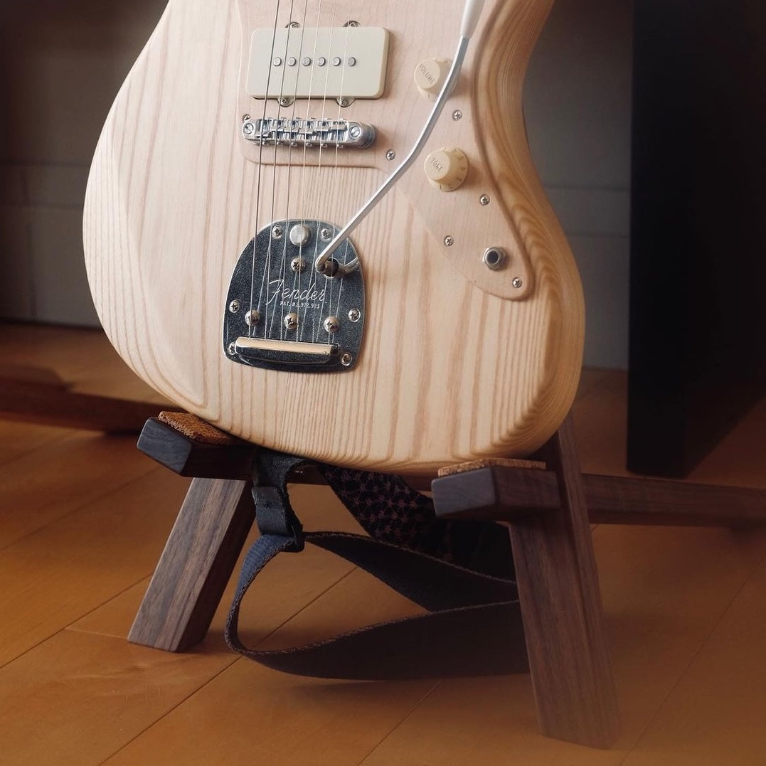 Lola Guitar Stand