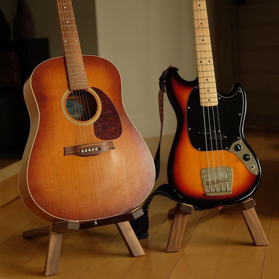 Lola Guitar Stand