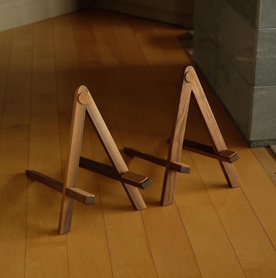 Lola Guitar Stand
